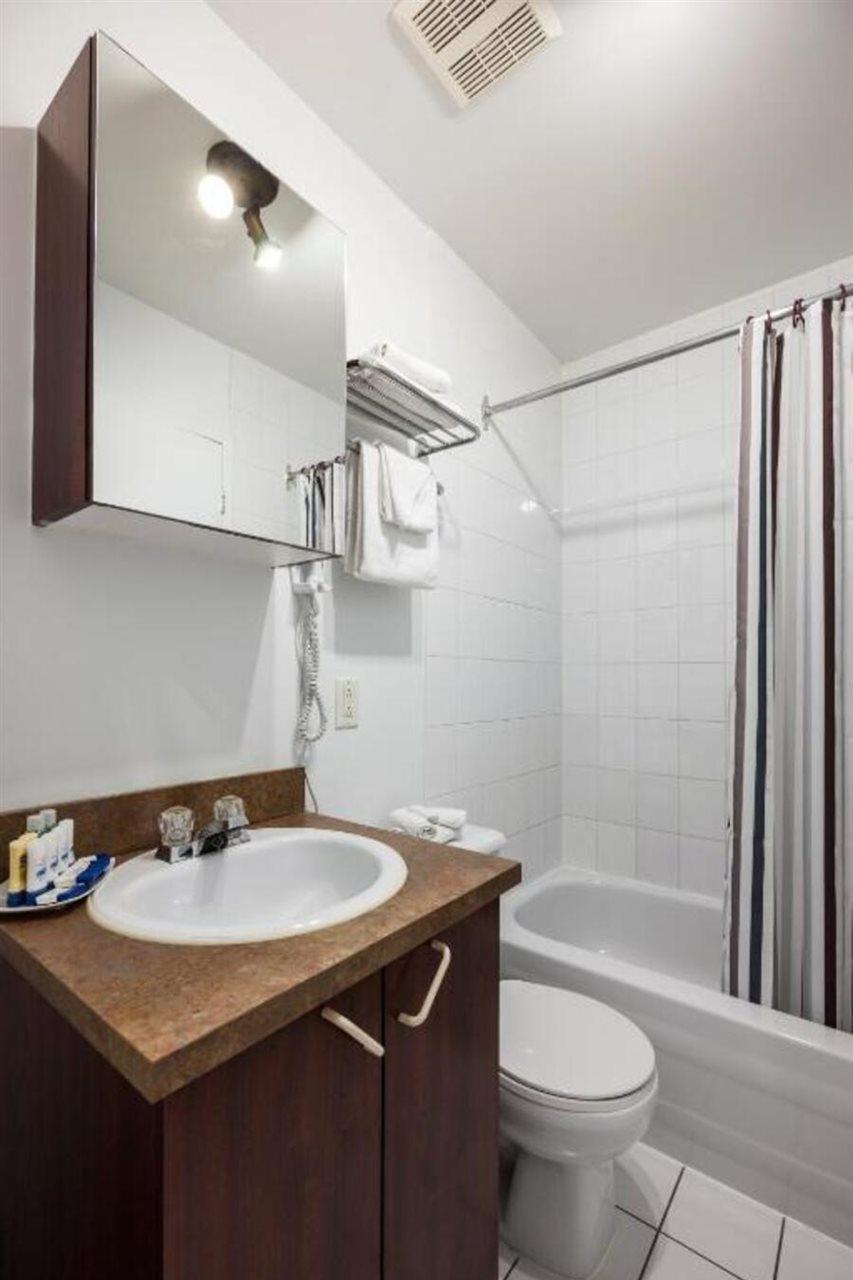 Hotel Abri Du Voyageur Montreal Bagian luar foto