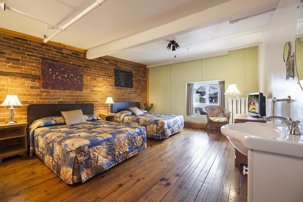 Hotel Abri Du Voyageur Montreal Bagian luar foto