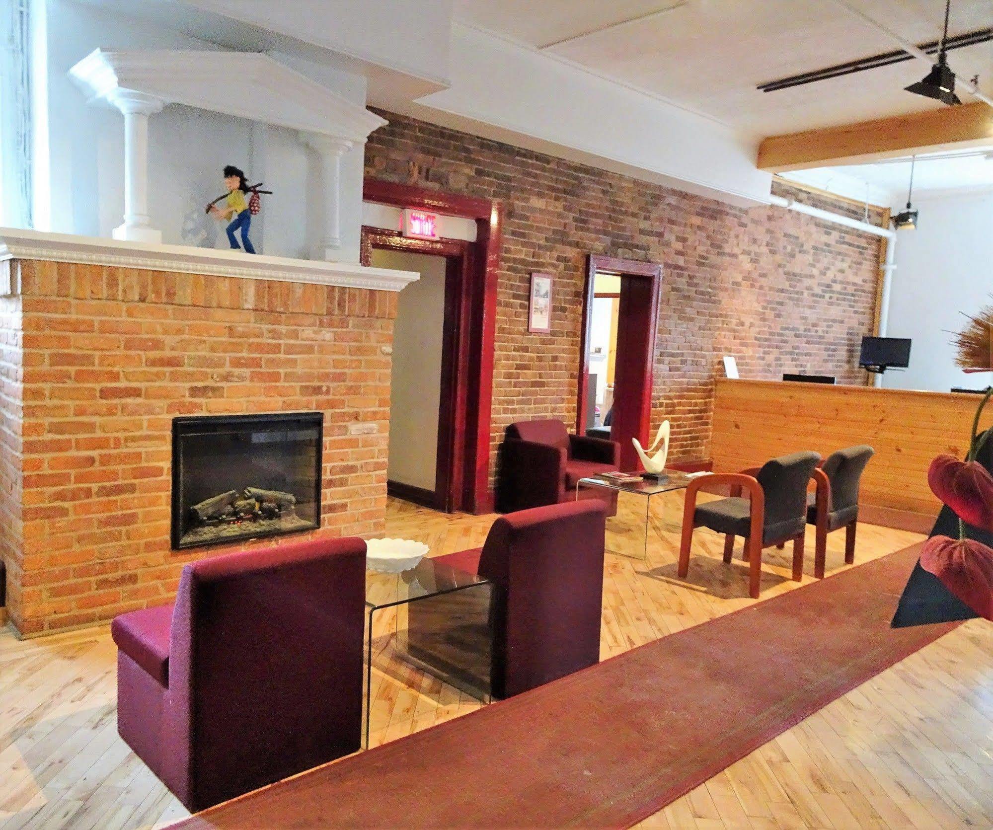 Hotel Abri Du Voyageur Montreal Bagian luar foto
