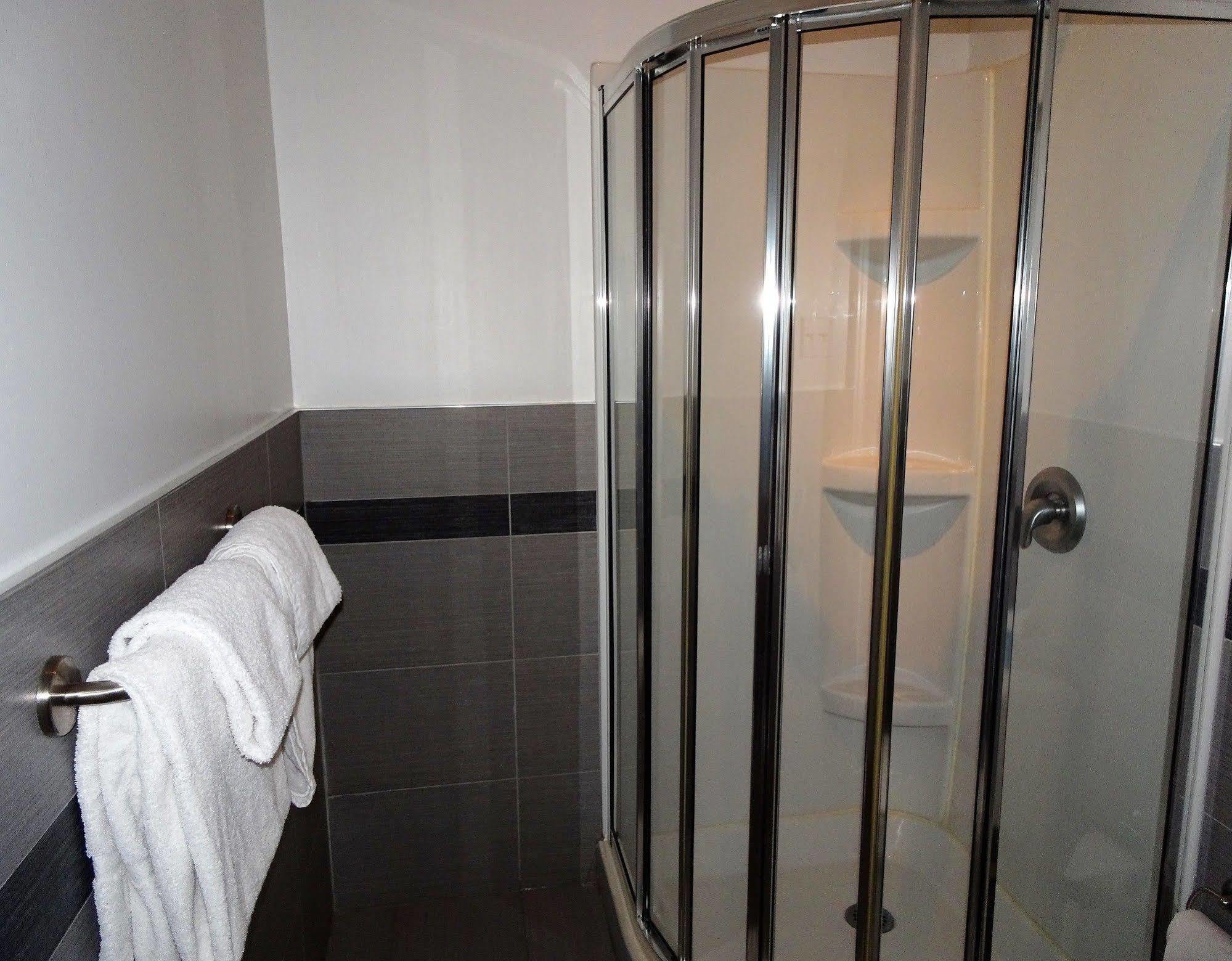 Hotel Abri Du Voyageur Montreal Bagian luar foto