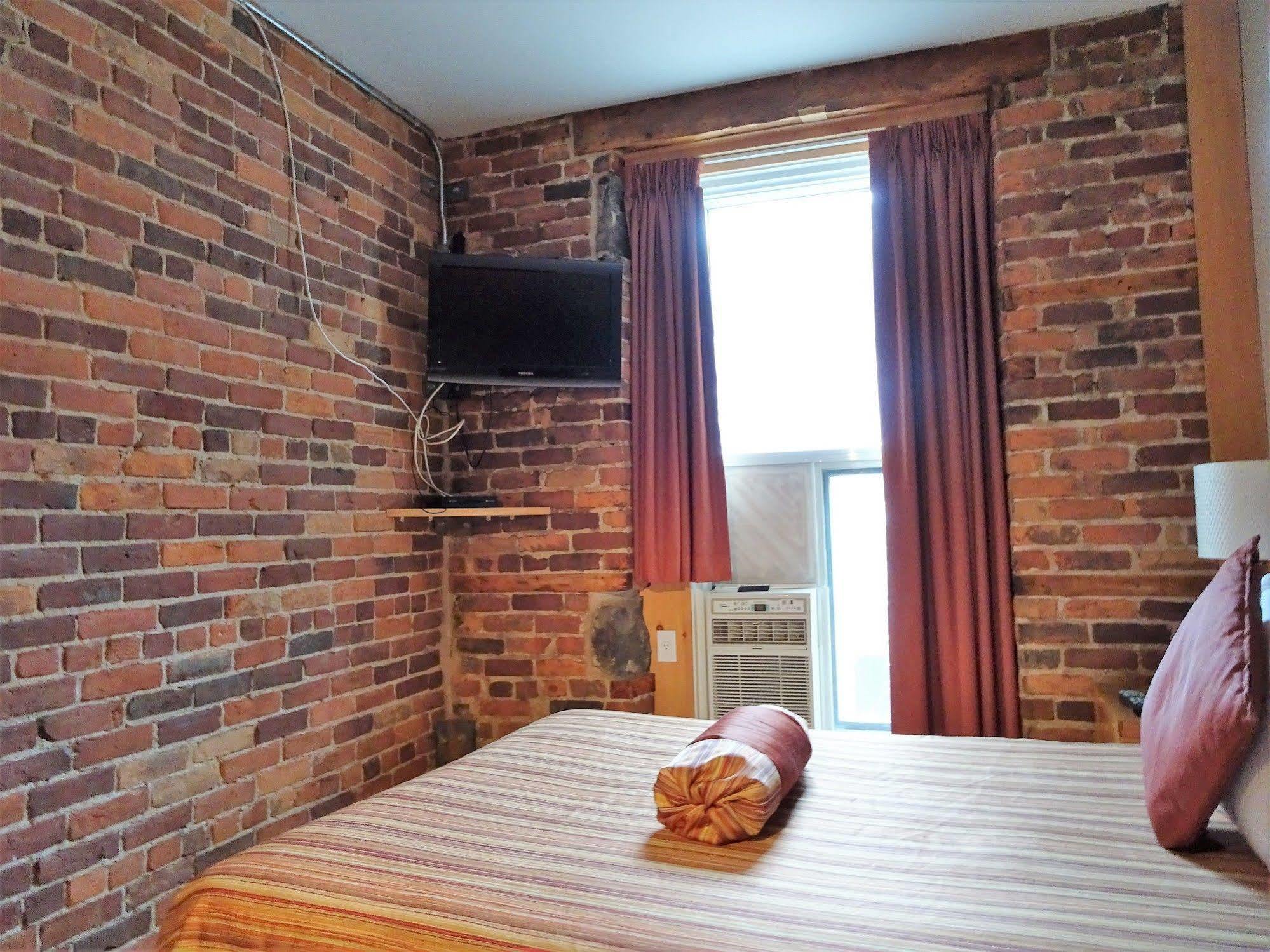 Hotel Abri Du Voyageur Montreal Bagian luar foto