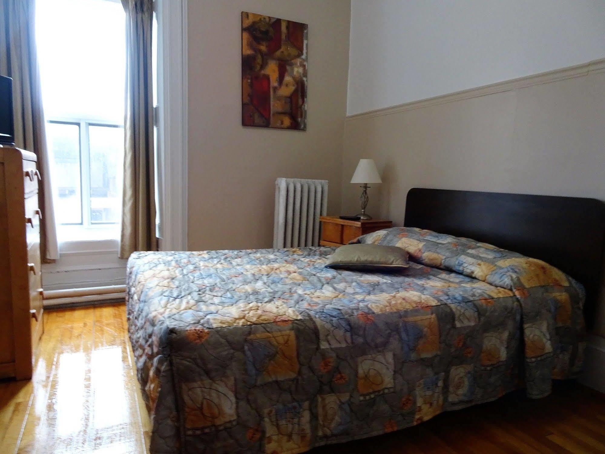 Hotel Abri Du Voyageur Montreal Bagian luar foto